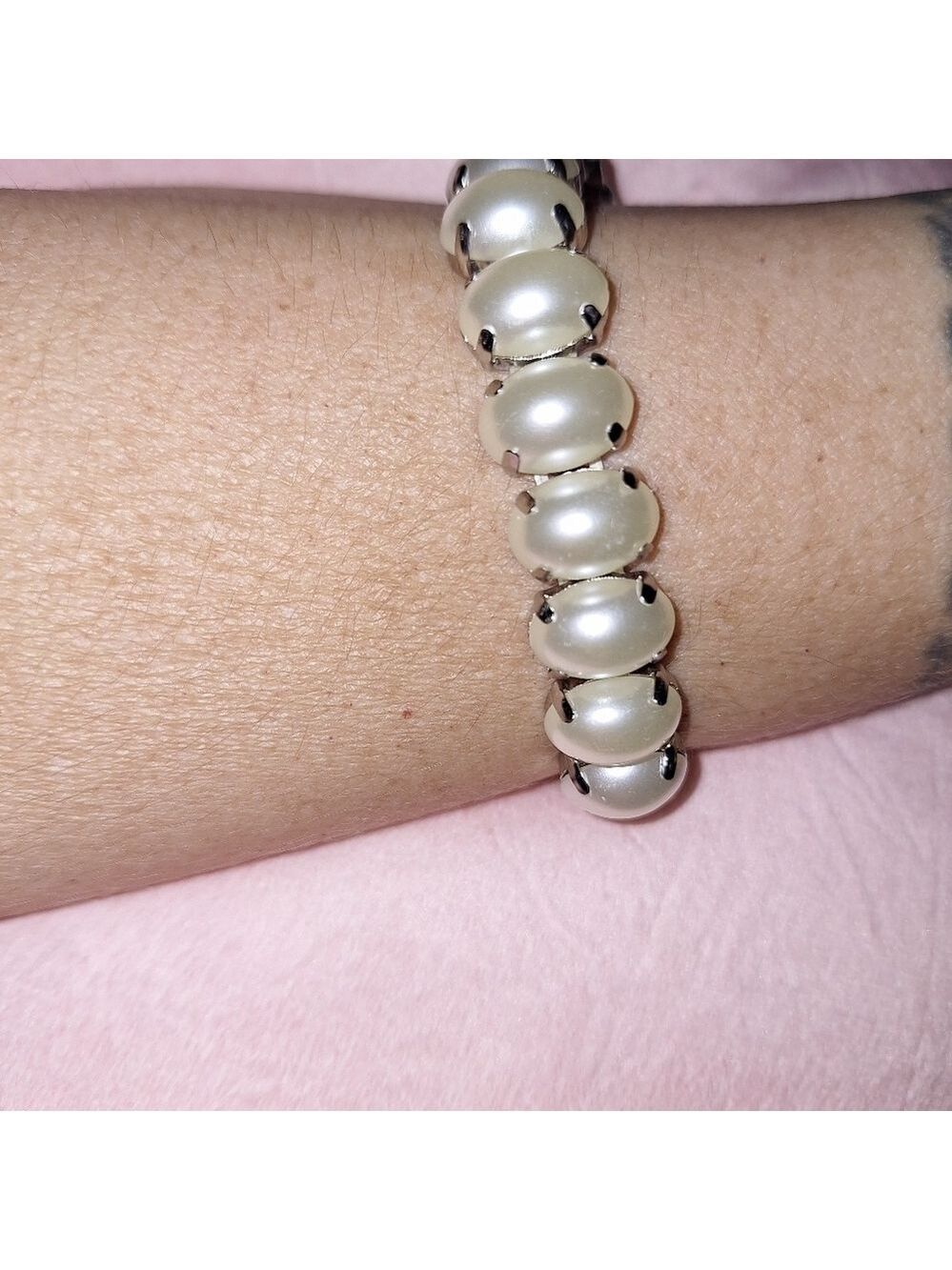 Flat Pearl Stretch Bracelet